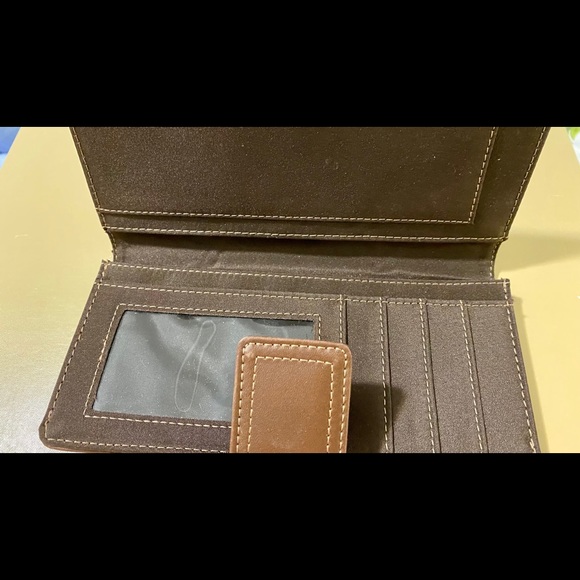 Brown women’s Keneth Cole Reaction wallet - Picture 5 of 5
